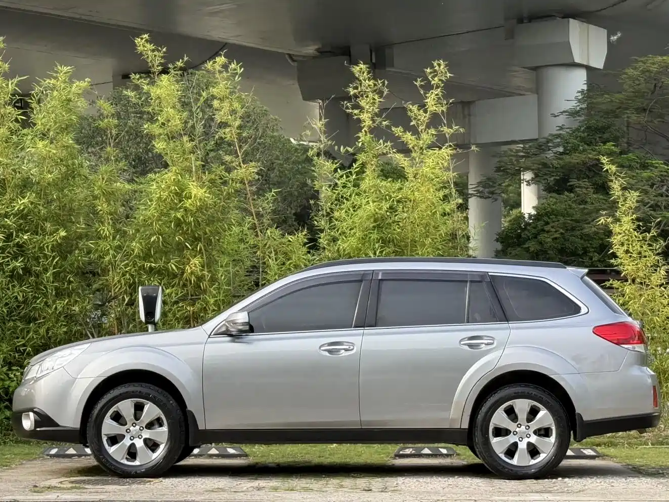 Subaru Outback 2011 2.5i Luxury Edition фото 7