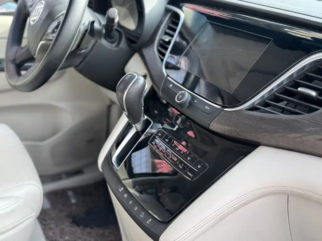 Фото 4 - Buick GL8