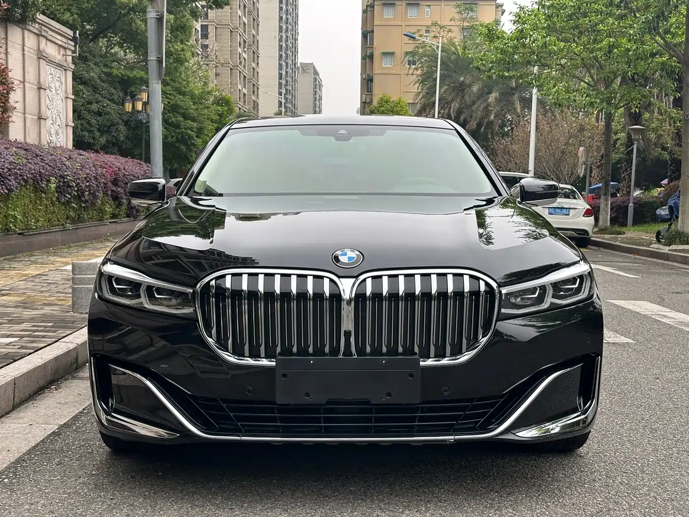 BMW 7 Series 2019 730Li Luxury Package фото 2