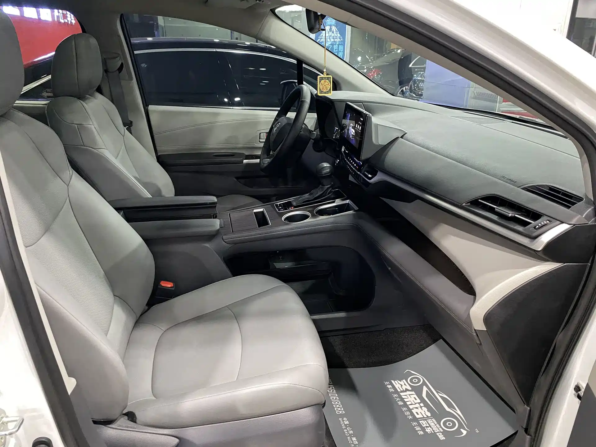 Фото 9 - Toyota Granvia