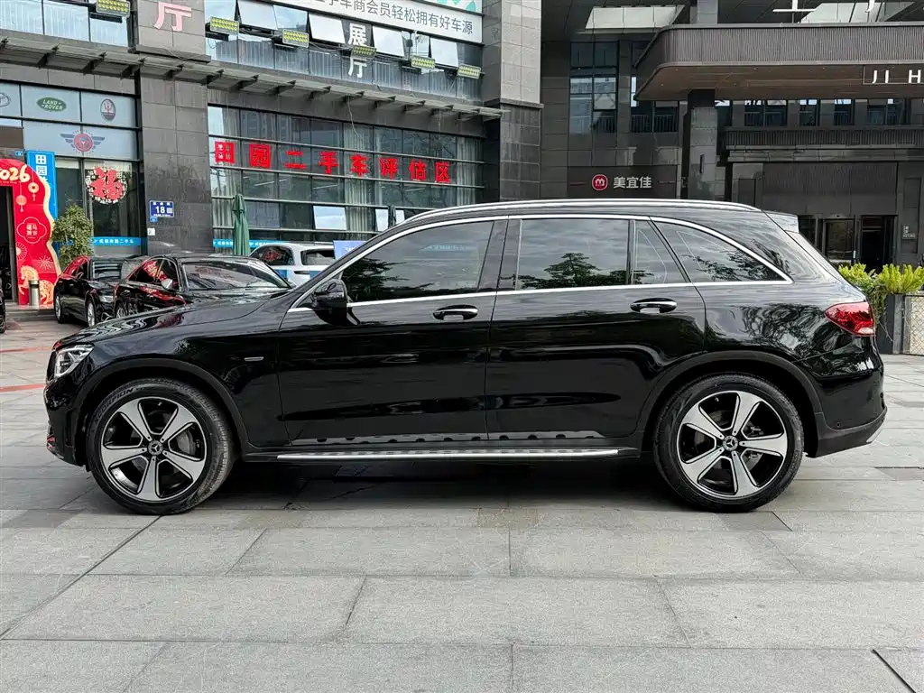 MERCEDES-BENZ GLC