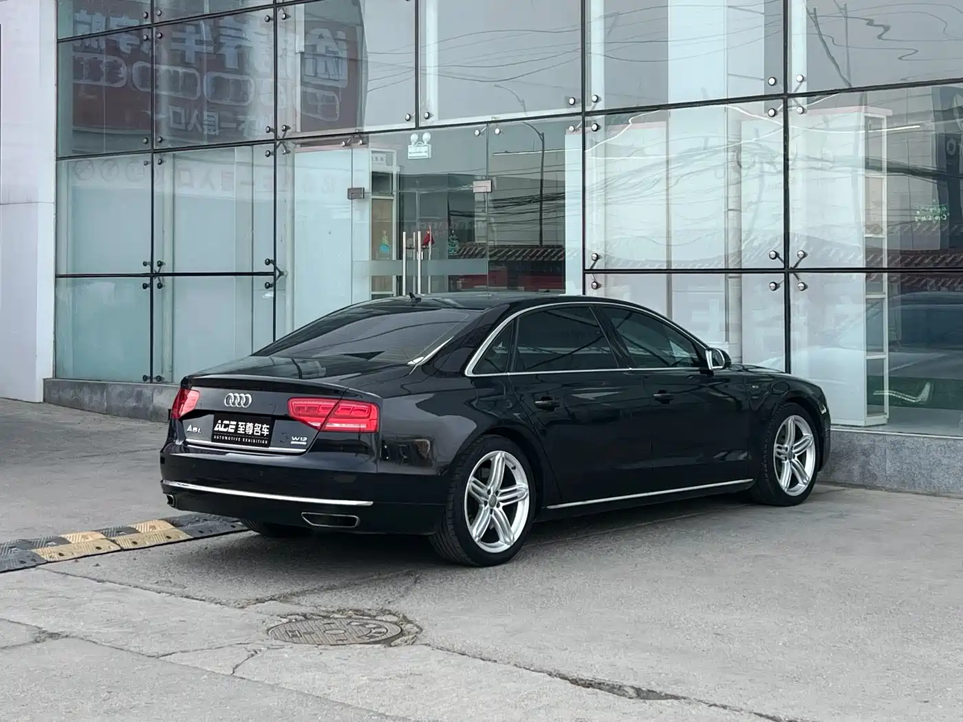 Audi A8 2011 A8L W12 6.3 FSI quattro фото 4