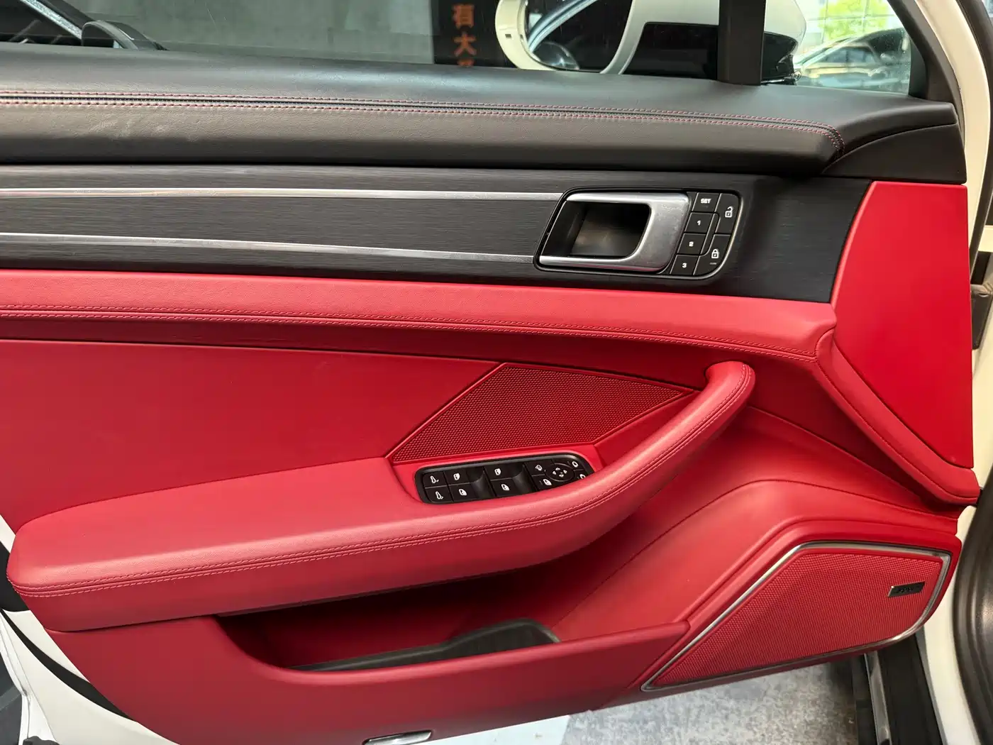 Фото 3 - Porsche Panamera