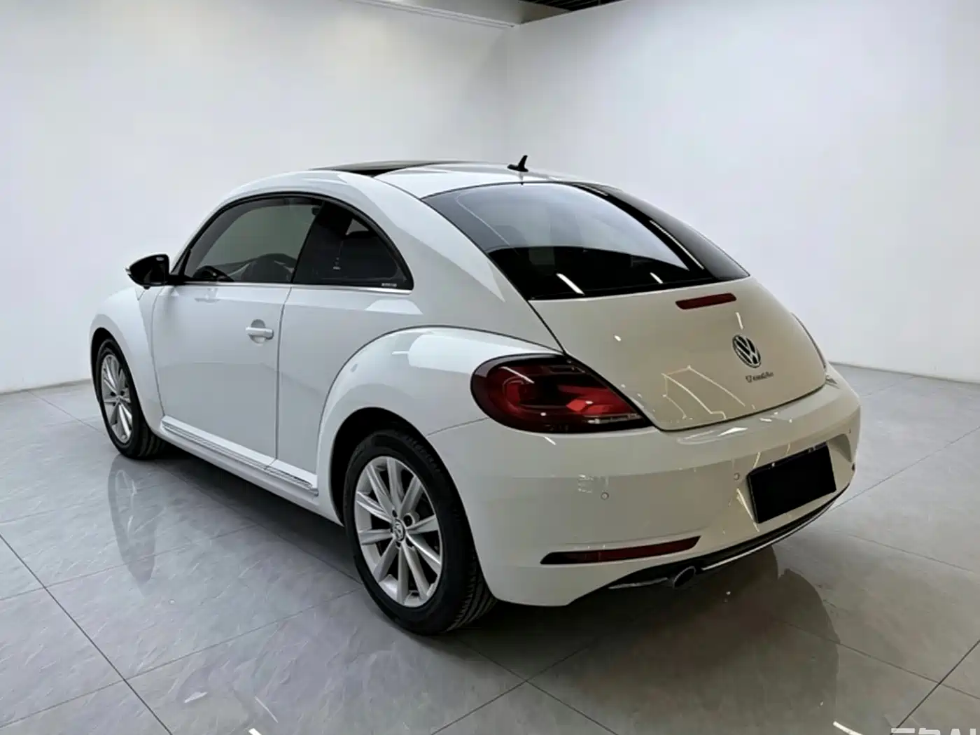 Volkswagen Beetle 2017 180TSI Style фото 6