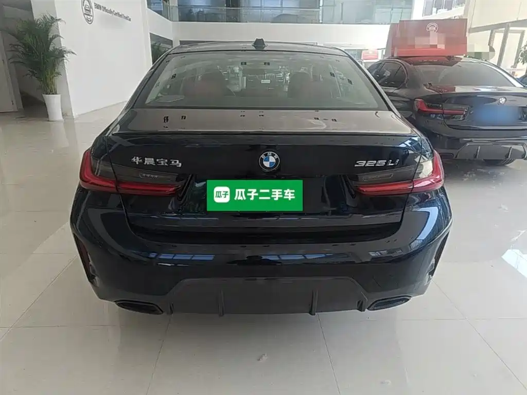BMW 3 Series 2024 325Li M Sport Shadowline Package фото 6