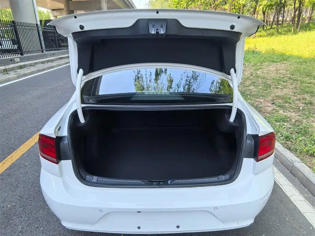 Volkswagen Lamando 2017 230TSI DSG Trend Edition фото 8