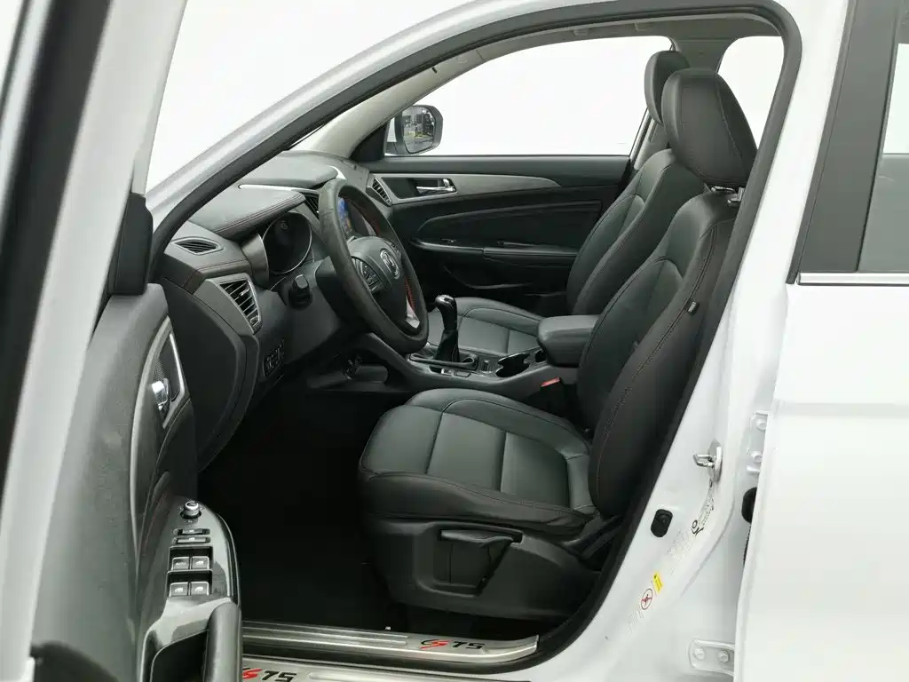 Фото 10 - Changan CS75