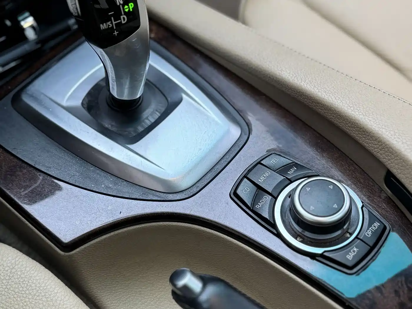 BMW 5 Series 2010 523Li Leading фото 18