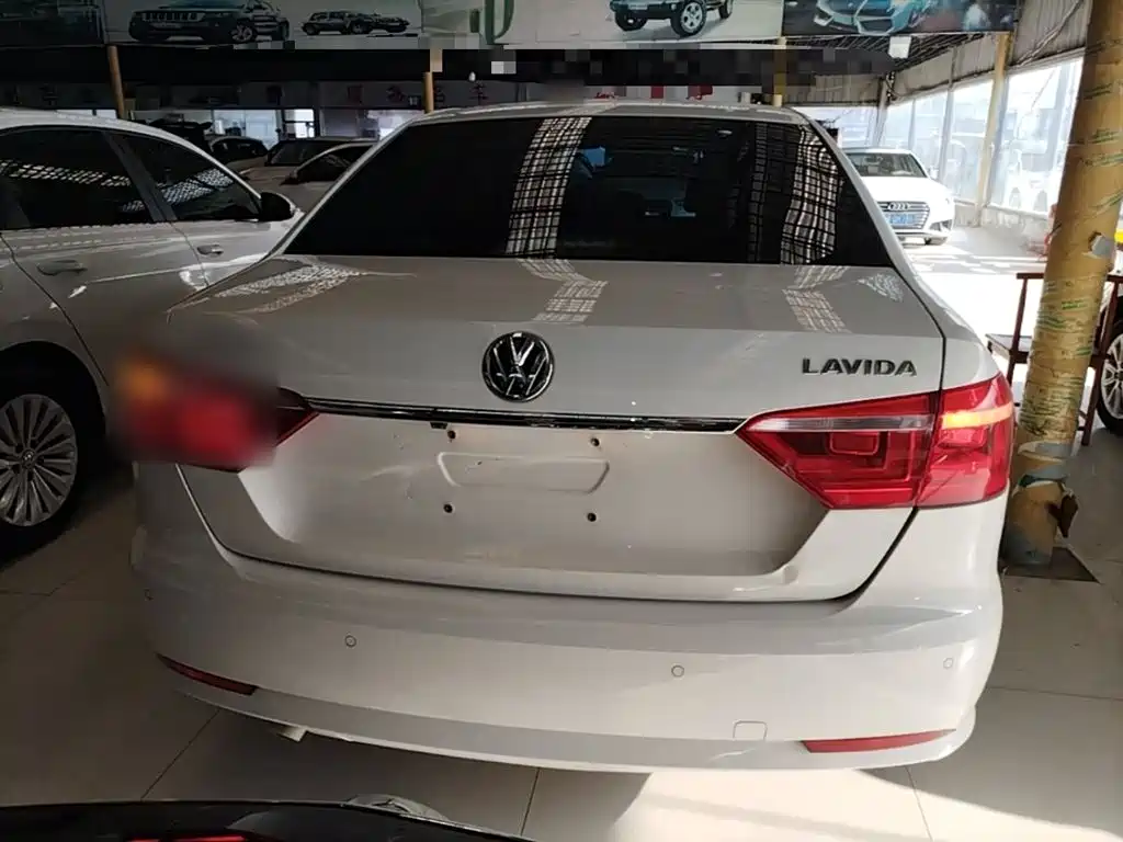 Volkswagen Lavida 2013 Facelift Classic 1.6L Automatic Comfort фото 6