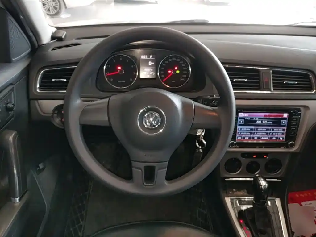 Volkswagen Lavida 2013 Facelift Classic 1.6L Automatic Comfort фото 11