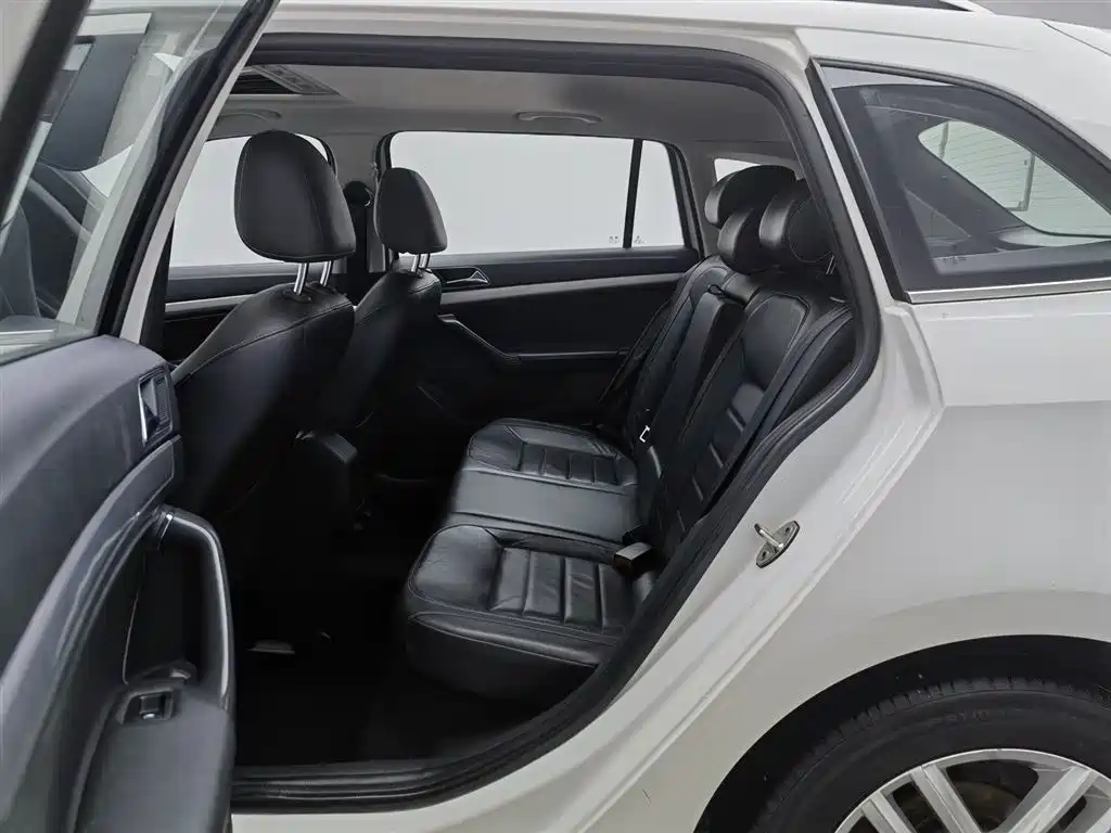Volkswagen Lavida Tour 2017 180TSI DSG Comfort Edition фото 15