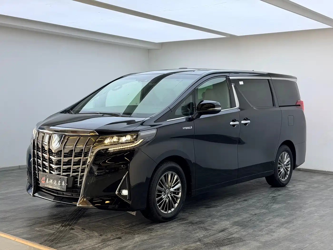 Toyota Alphard 2021 Hybrid 2.5L Premium фото 2