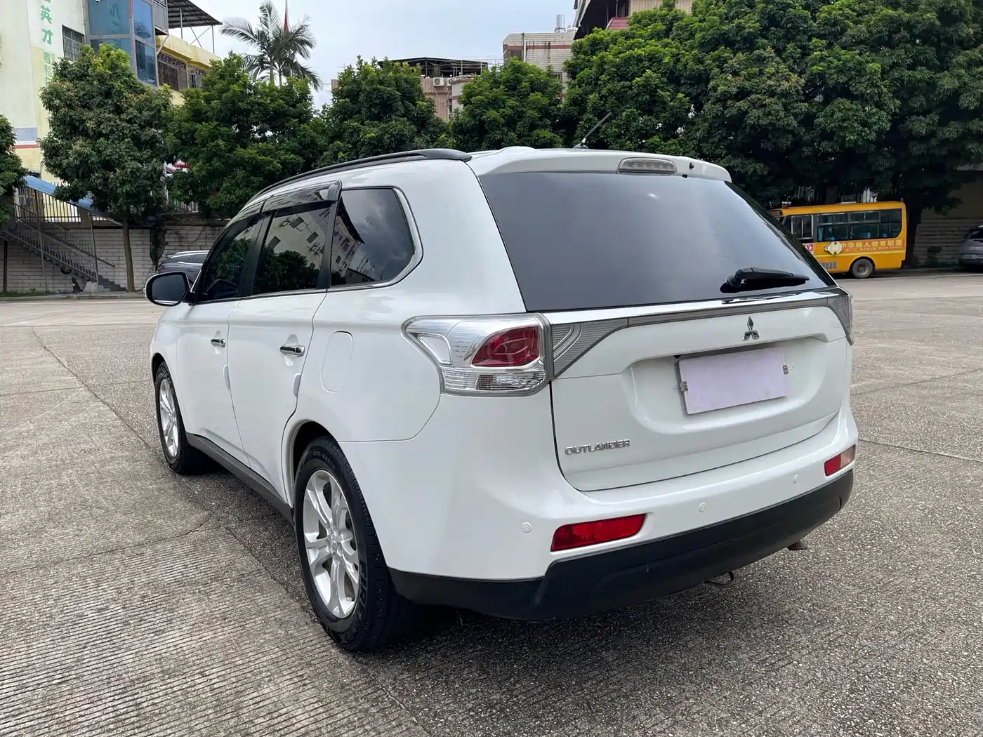 Mitsubishi Outlander (Import) 2014 2.4L 4WD Luxury Value Edition 5-seater фото 10