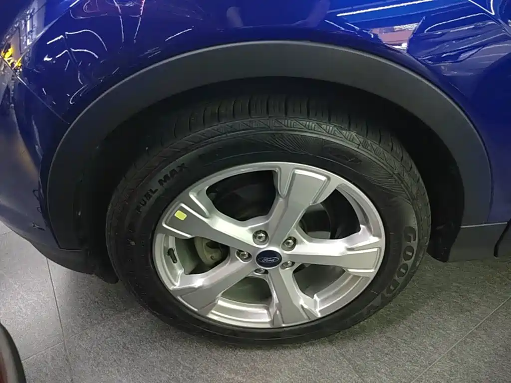 Фото 23 - Ford Kuga