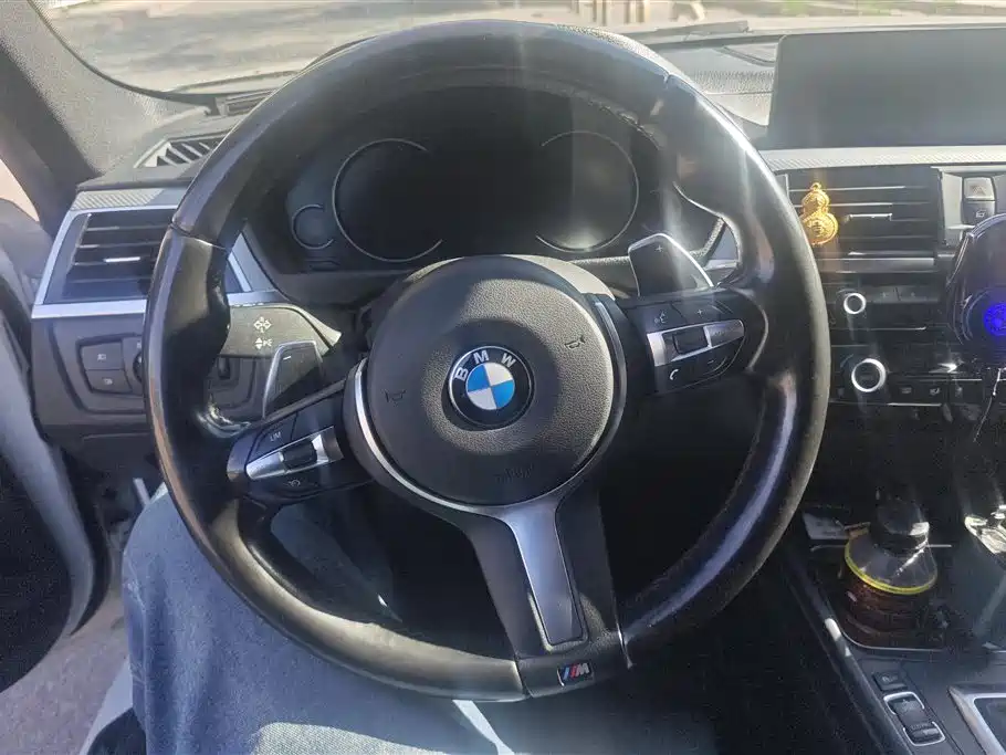 BMW 3 Series 2018 320i M Sport Black Night Edition фото 15