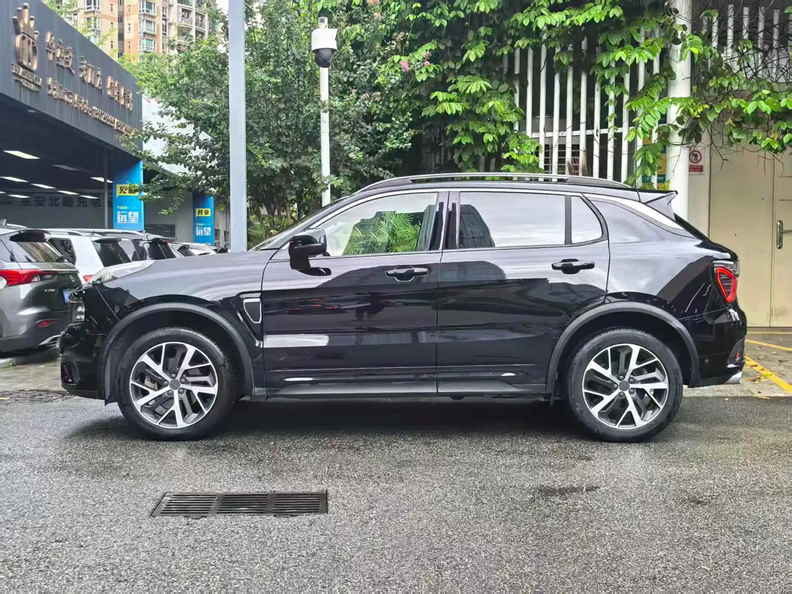 Photo 4 - Lynk & Co 01
