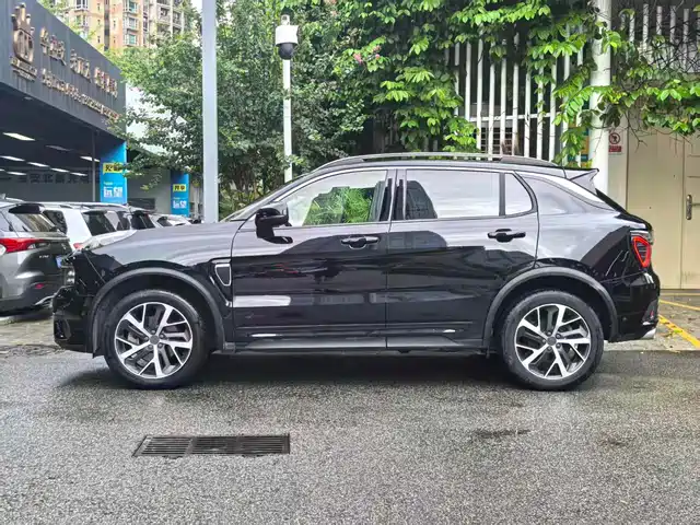 Lynk & Co 01 2017 2.0T AWD Pro — фото 4