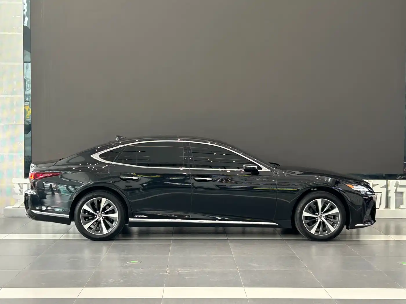Lexus LS 2021 500h Excellence Edition фото 7
