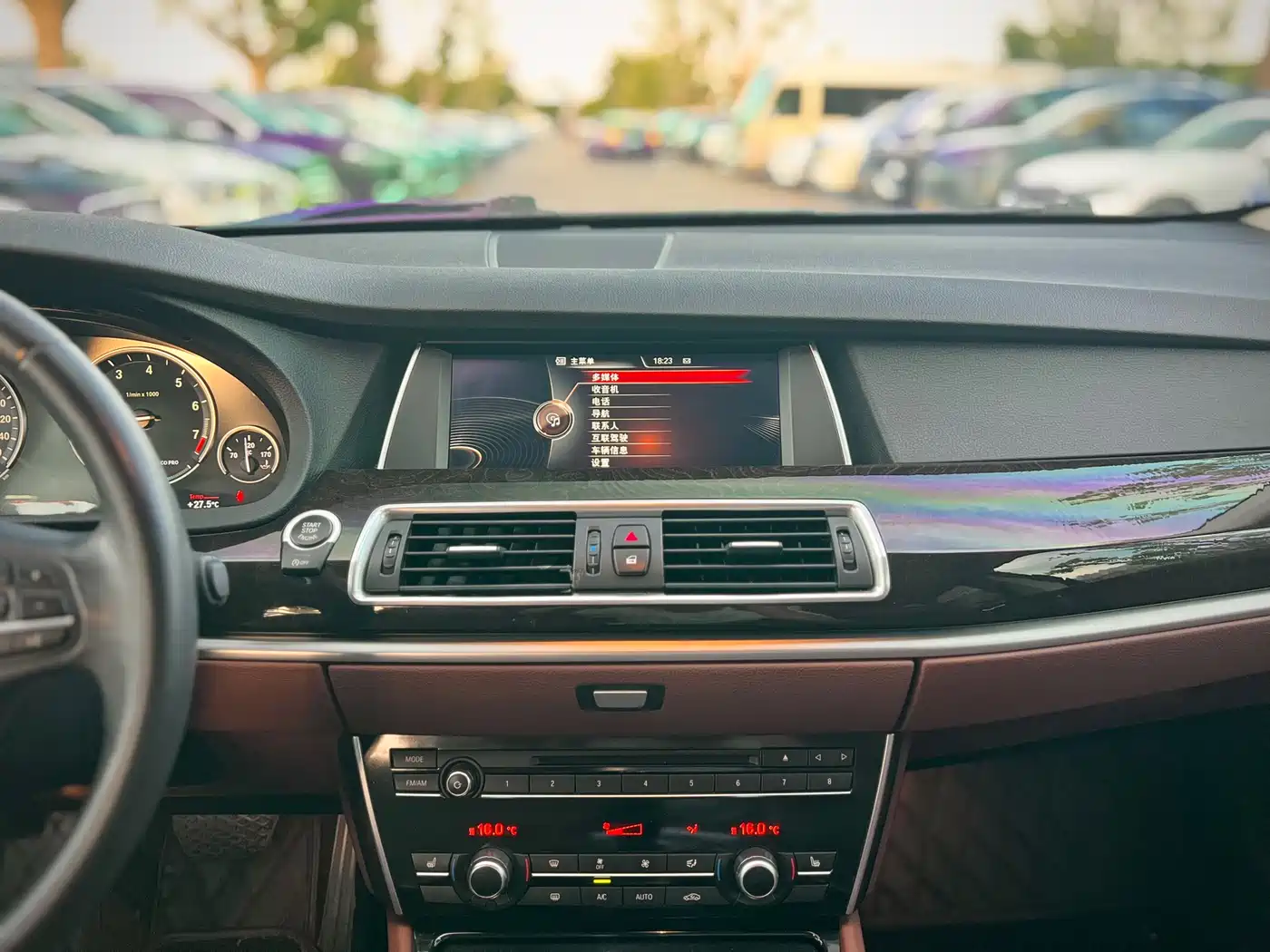 BMW 5 Series GT 2015 528i Leading фото 12