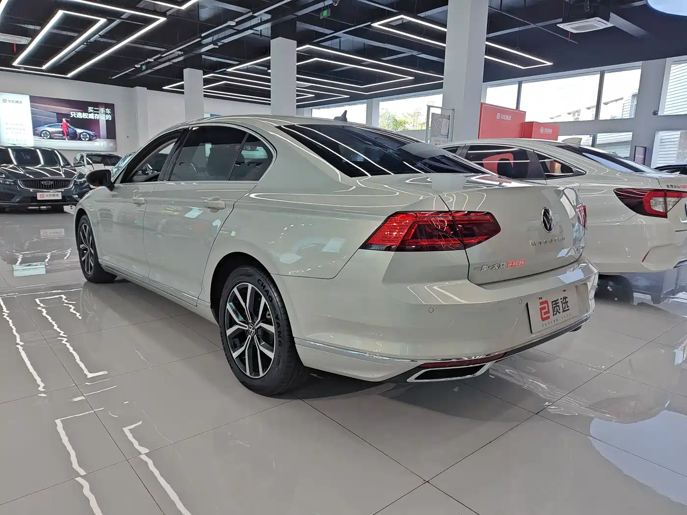 Volkswagen Magotan 2020 330TSI DSG Leading фото 3