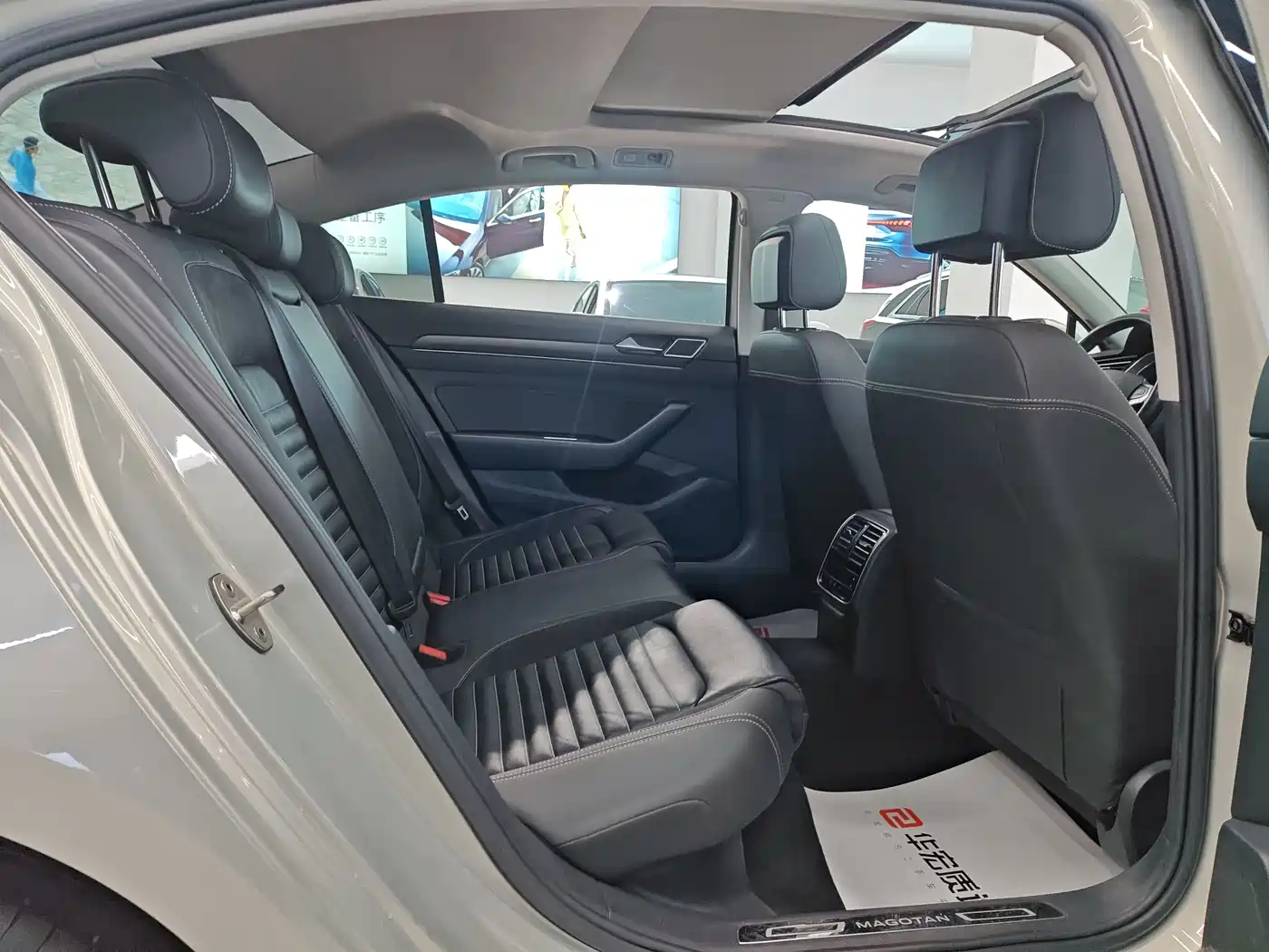 Volkswagen Magotan 2020 330TSI DSG Leading фото 11