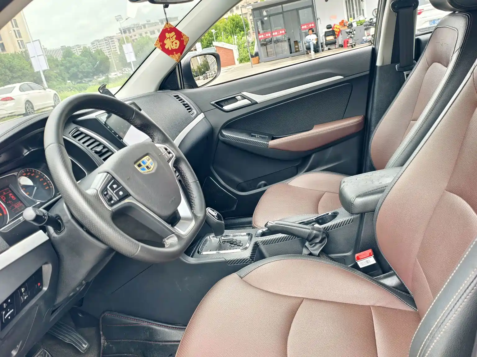 Фото 14 - Geely Vision