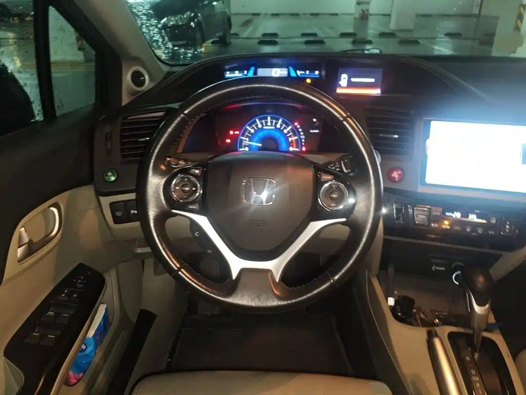 Фото 3 - Honda Civic