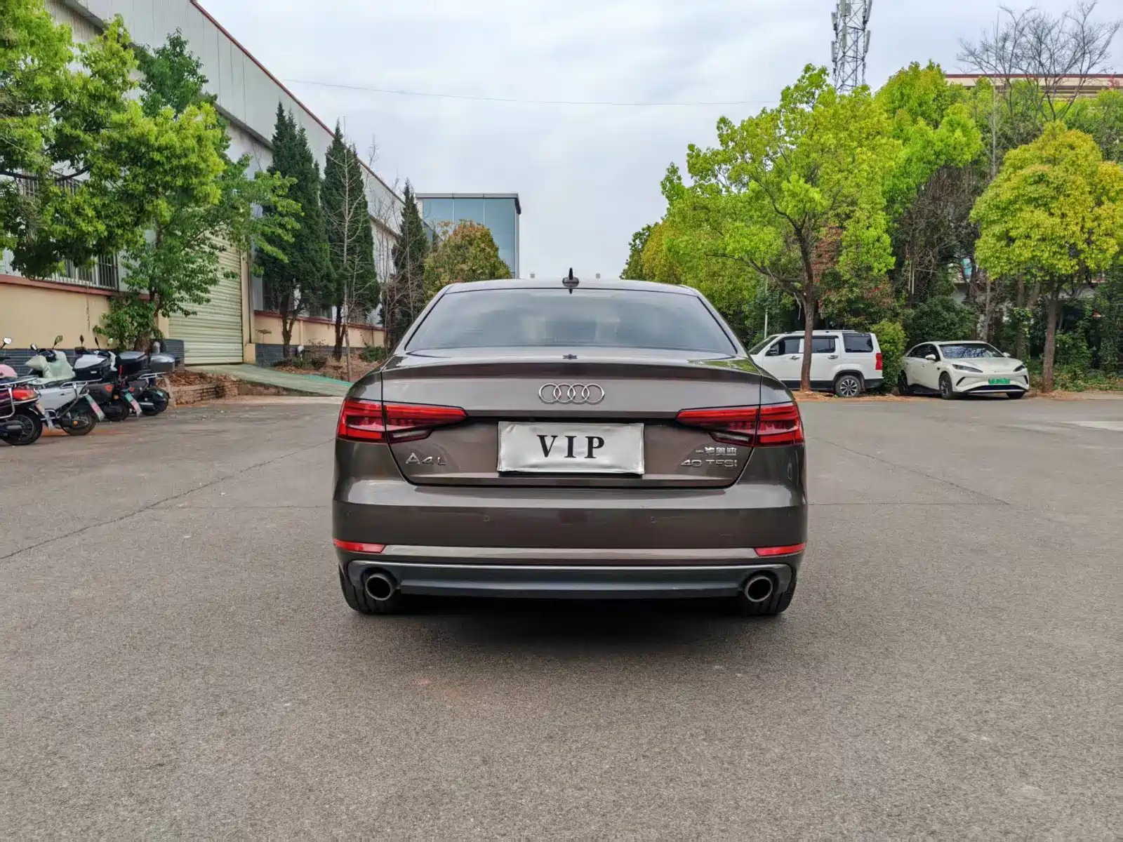 Фото 8 - Audi A4L