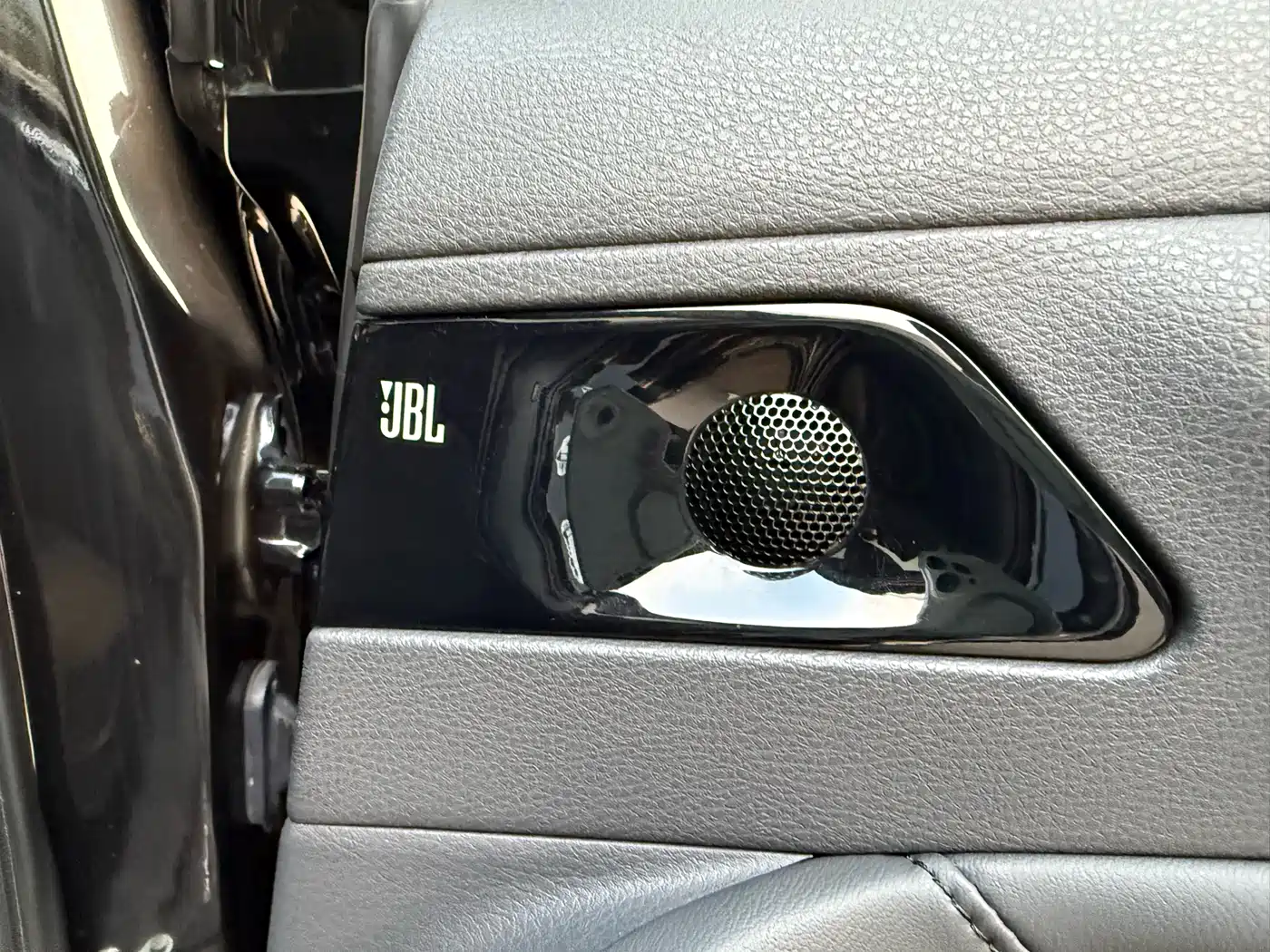Toyota Avalon 2019 Hybrid 2.5L Limited Flagship Edition China VI фото 7