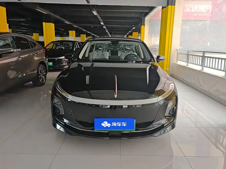 Hongqi E-QM5 2026 2025 Model 500km Travel Edition