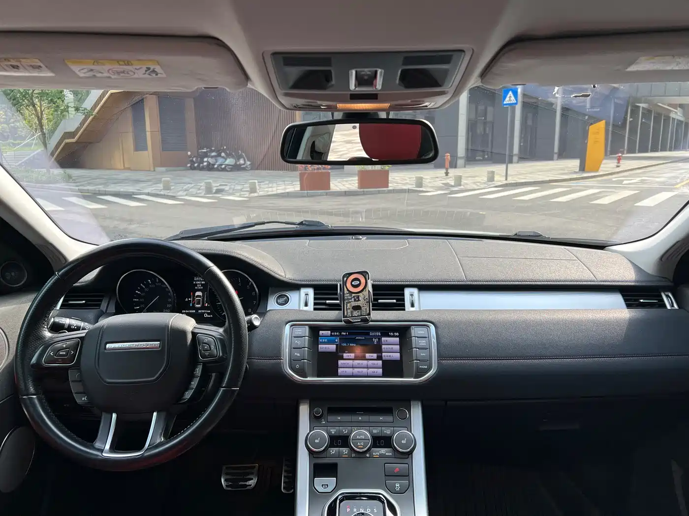 Land Rover Range Rover Evoque (Import) 2013 2.0T 5-Door Spark Limited Edition фото 12