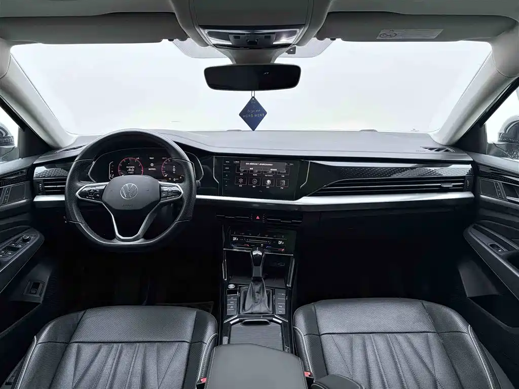 Volkswagen Passat 2022 330TSI Luxury Edition фото 14