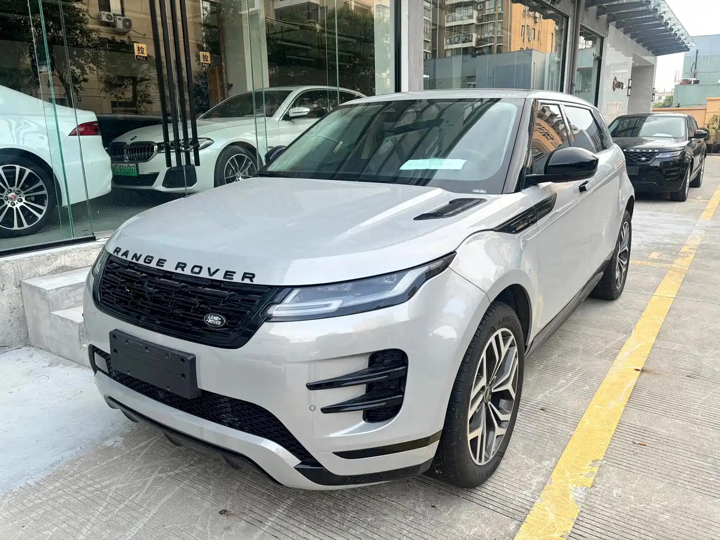Land Rover Range Rover Evoque 2024 2024 Range Rover Evoque L 249PS Light Master Edition
