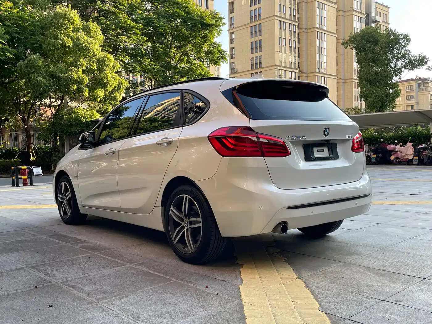 BMW 2 Series Touring 2016 218i Fashion Model фото 6