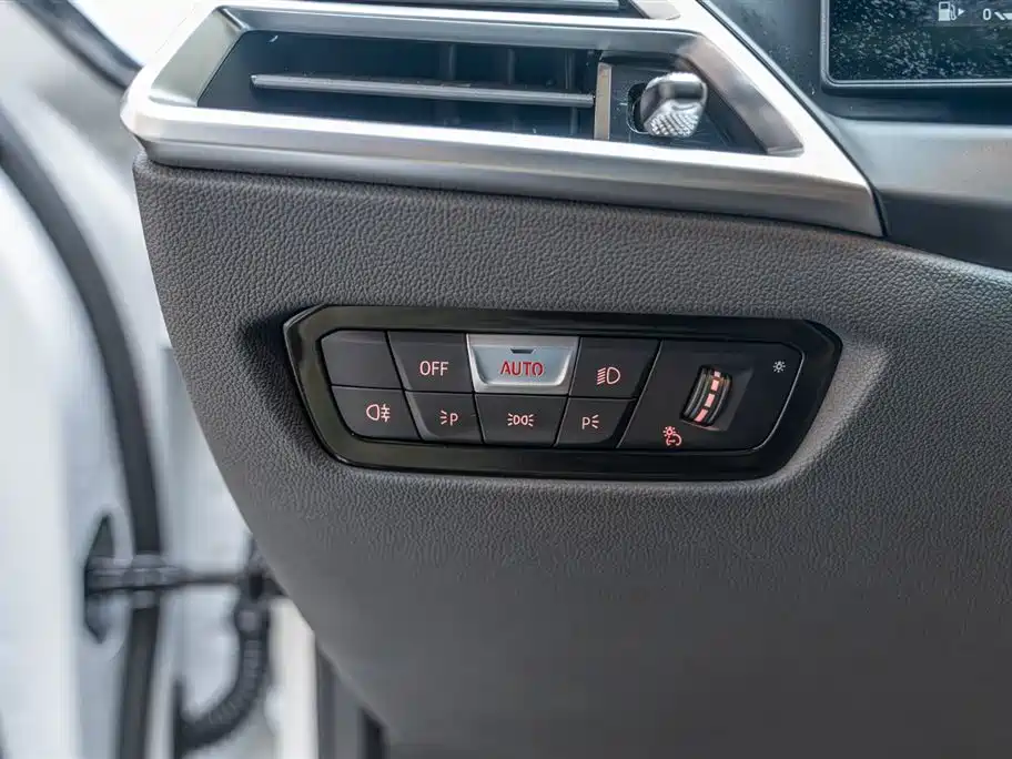 BMW 3 Series 2025 325i M Sport Package фото 18