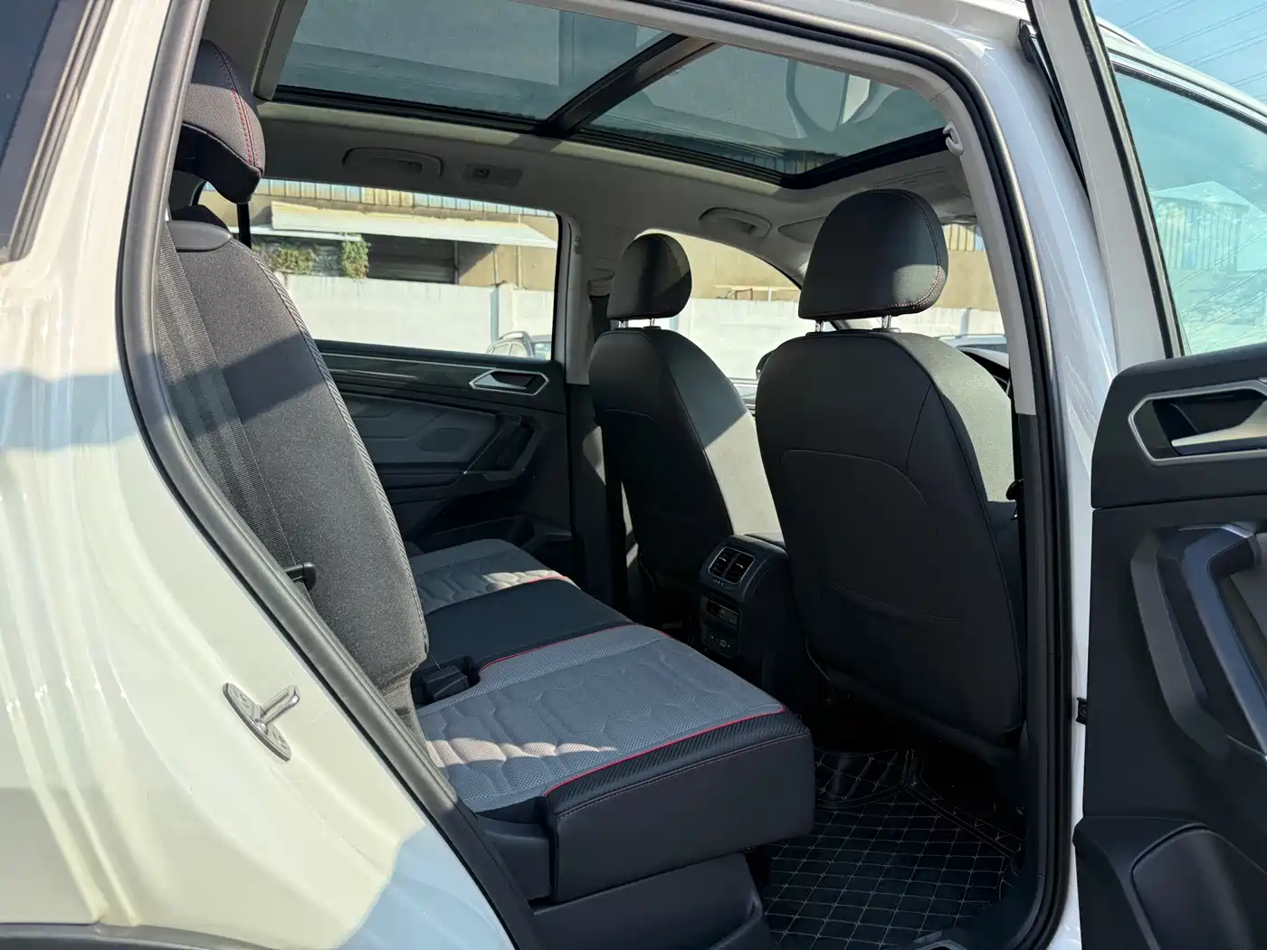 Volkswagen Tiguan L 2022 380TSI Automatic 4WD R-Line Flagship 7-Seater фото 27