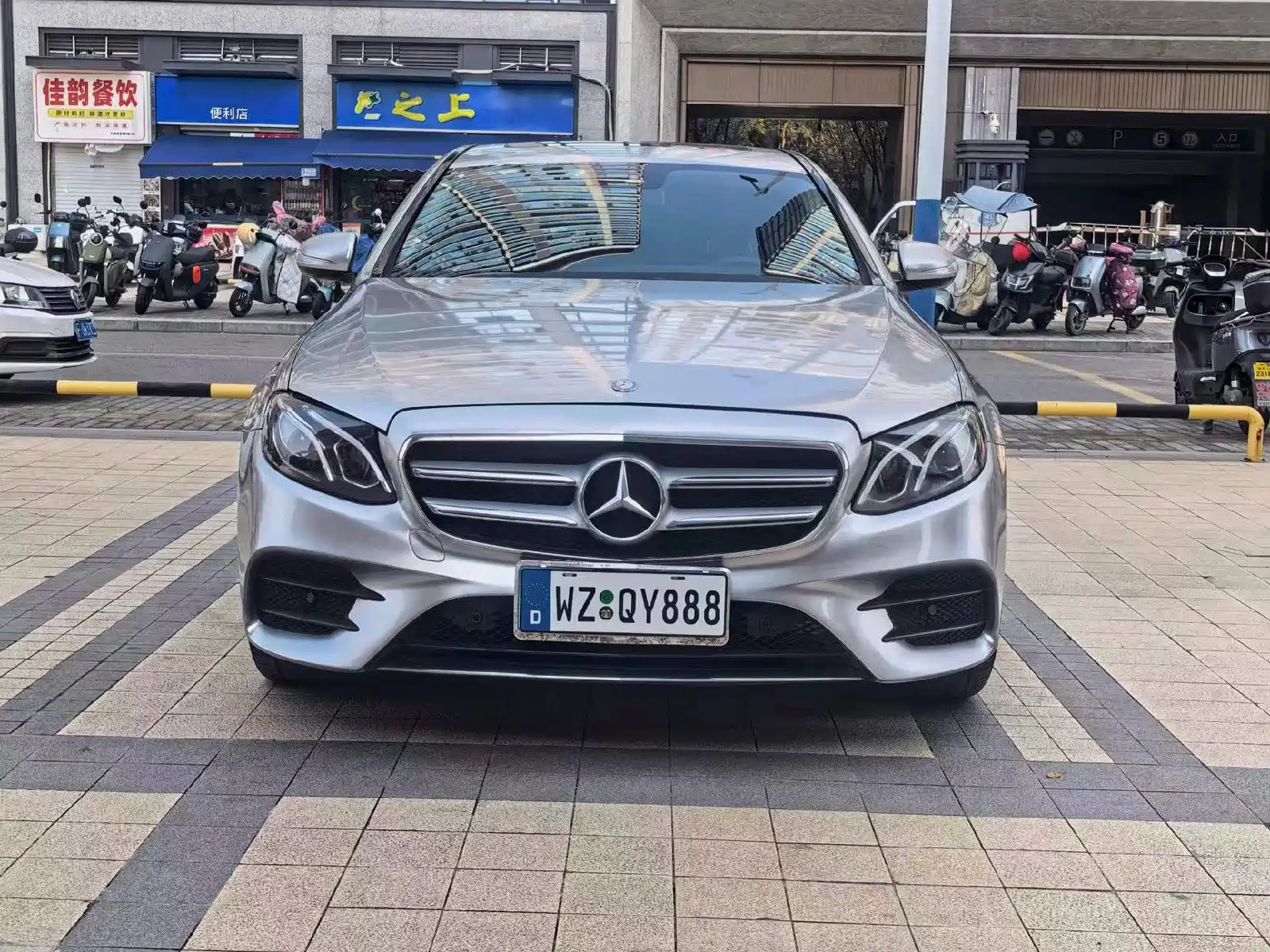 Фото 2 - Mercedes-Benz E-Class