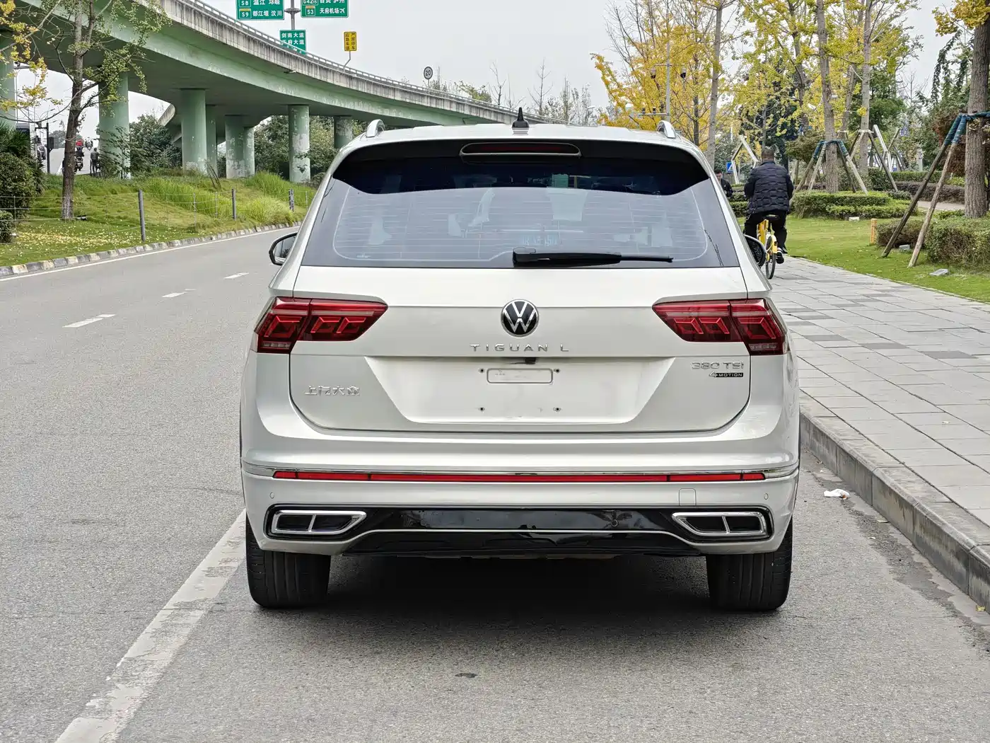 Volkswagen Tiguan L 2022 380TSI Automatic 4WD R-Line Cross Edition 7-Seater фото 4