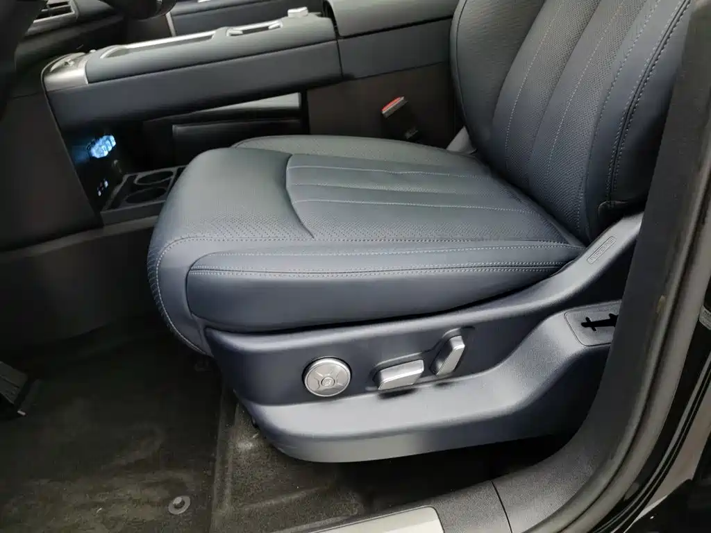 Fang Cheng Bao Titanium 7 2025 2025 AWD Base Model