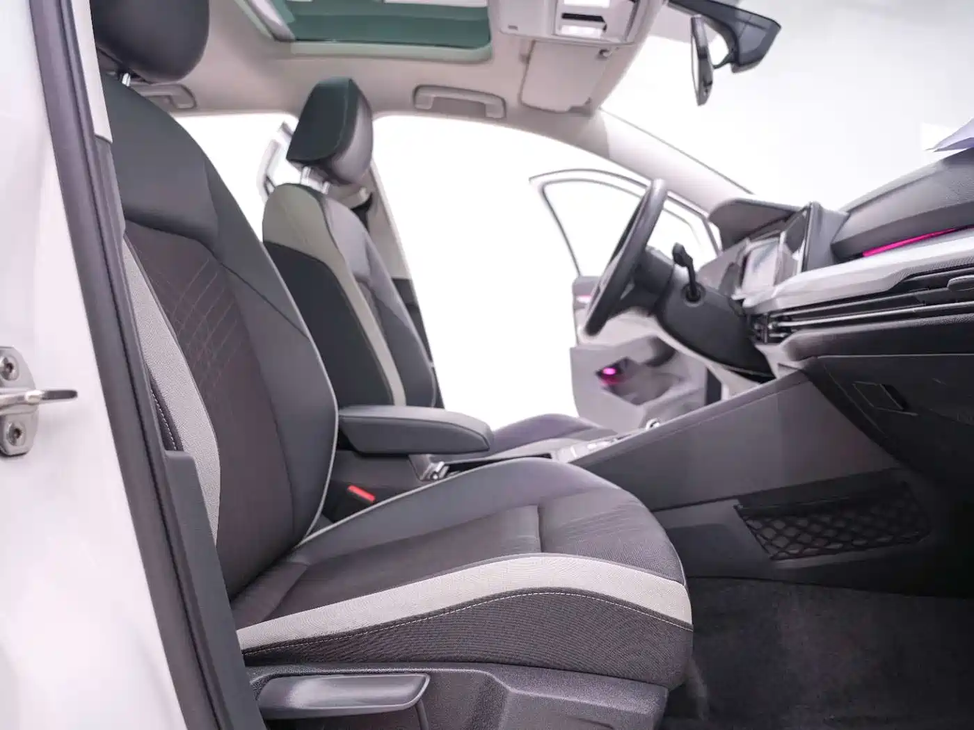 Volkswagen Golf 2023 280TSI DSG Pro фото 25