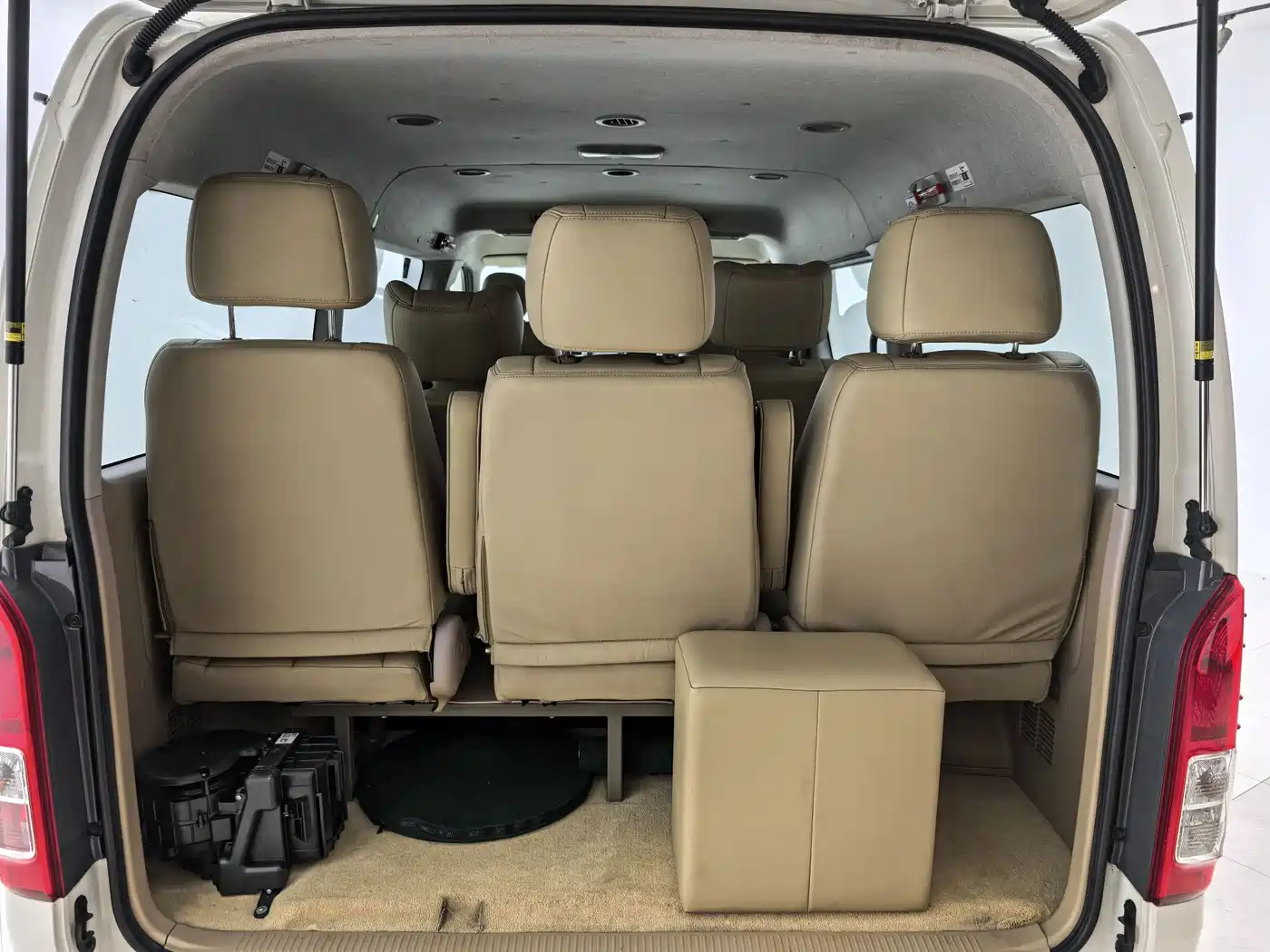 Toyota HIACE 2014 2011 2.7L Manual Standard 10-seater