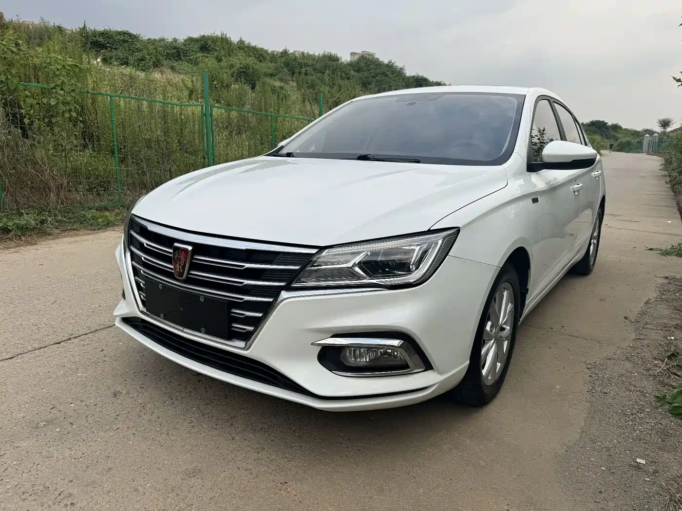 Roewe i5 2020 1.5L Automatic 4G Connected Premium Edition