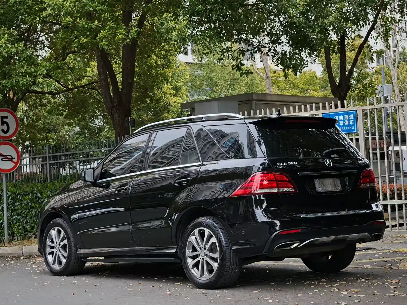 Mercedes-Benz GLE 2017 GLE 320 4MATIC Luxury фото 3