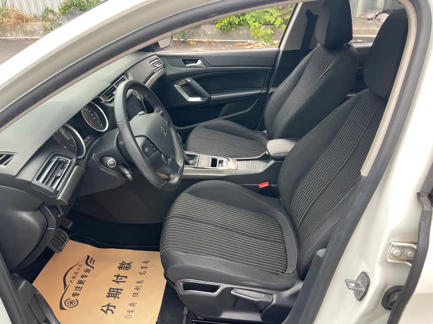 Peugeot 408 2015 Model 1.2T Automatic Luxury Edition фото 15