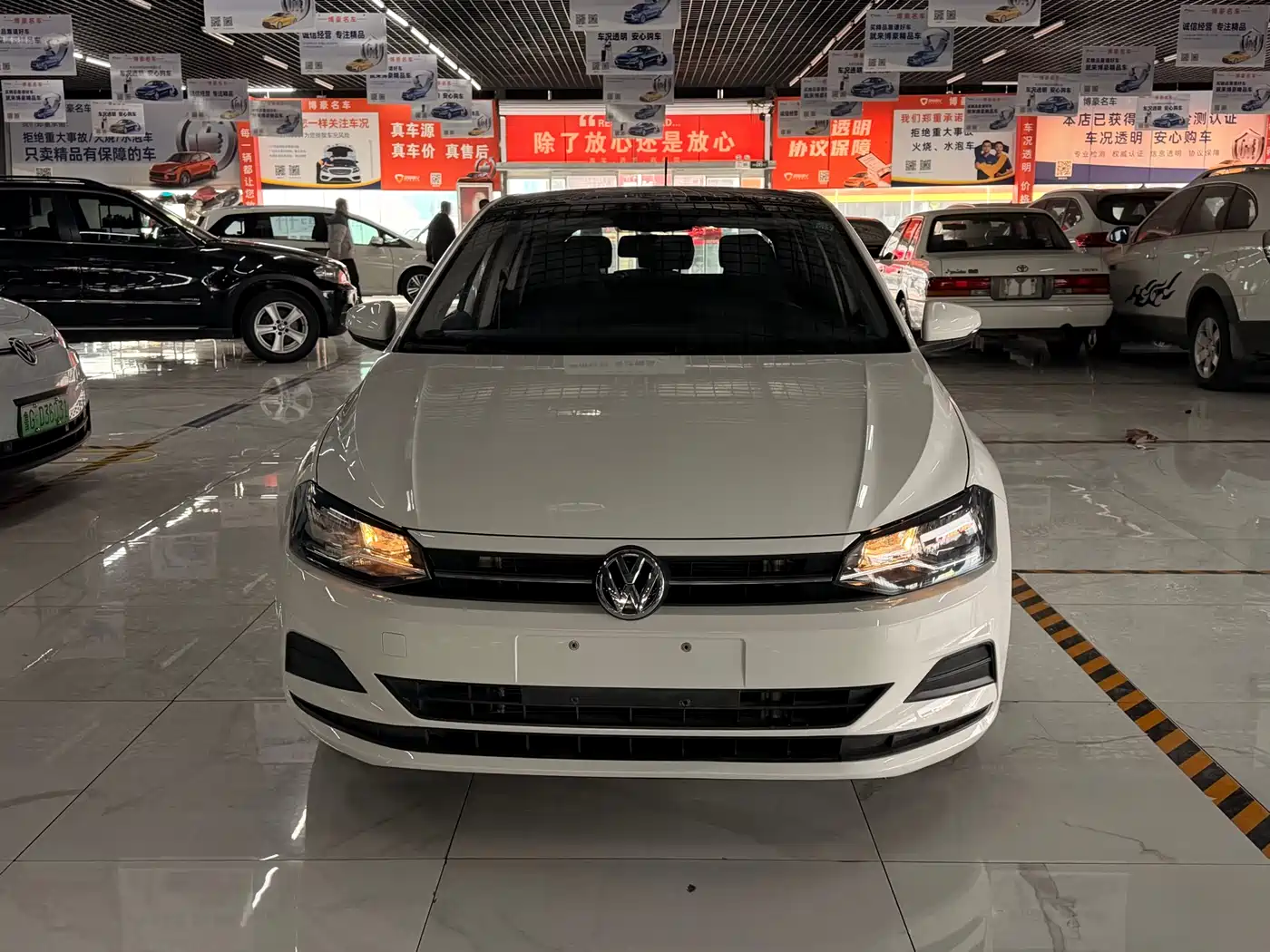 VOLKSWAGEN POLO