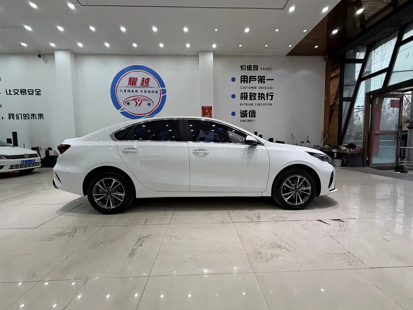 Kia K3 2023 Model 1.5L CVT Luxury Edition фото 8