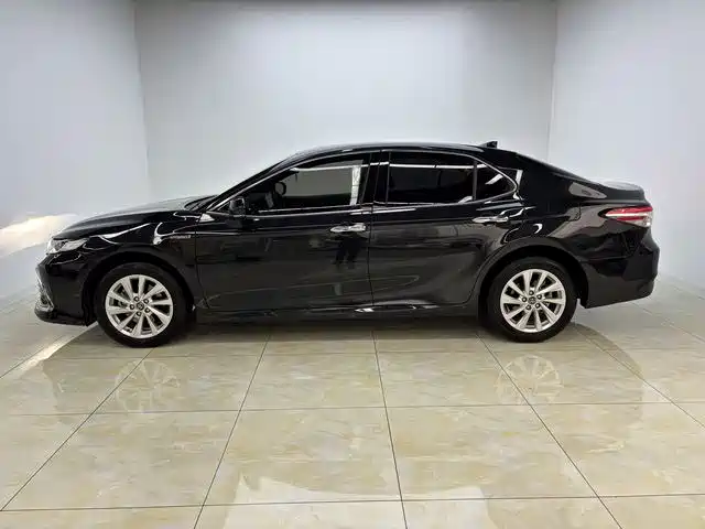 Toyota Camry 2023 Hybrid 2.5HGVP Leading Edition фото 10