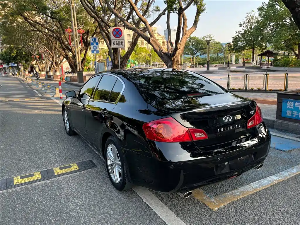 Infiniti G Series 2011 2010 Model G25 Sedan Luxury Sport Edition