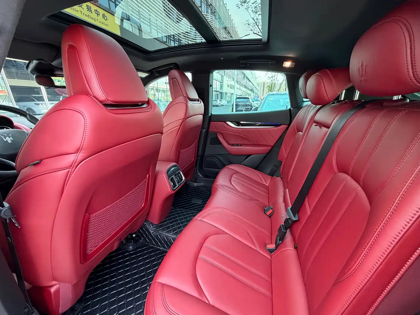 Фото 8 - Maserati Levante