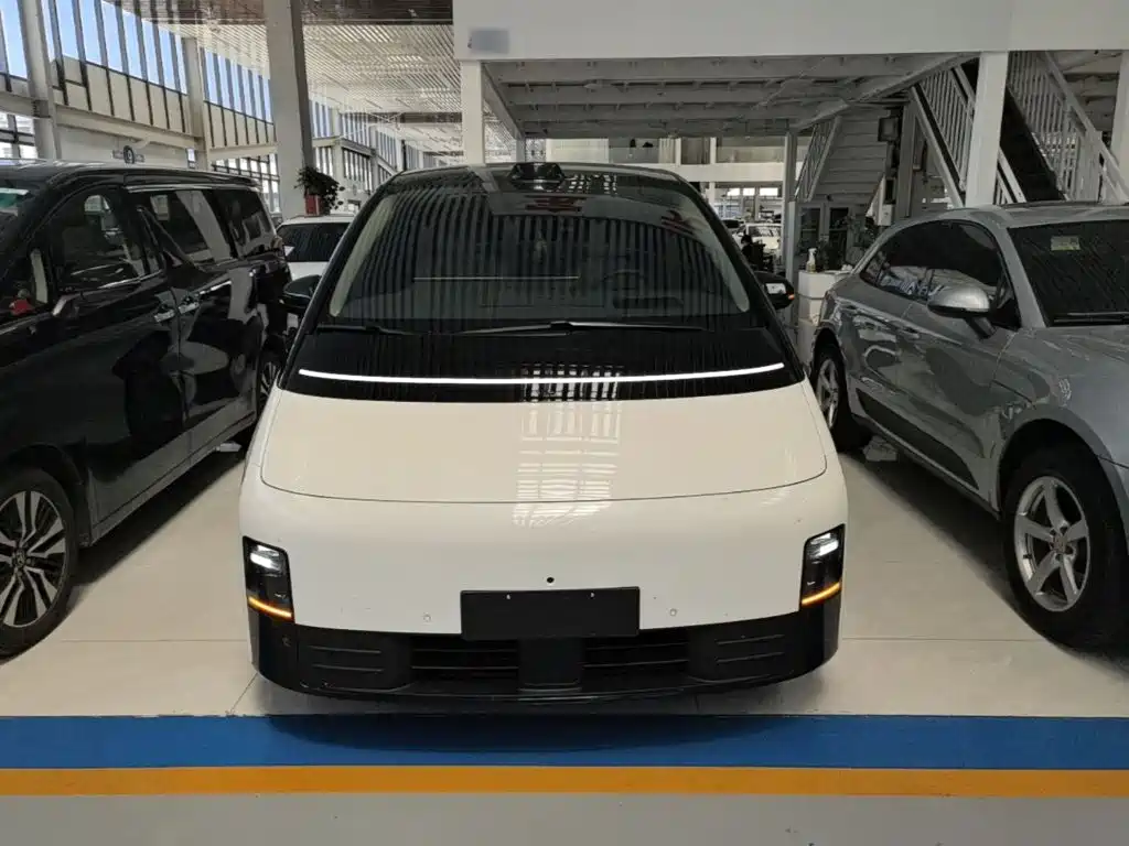 Фото 3 - Li Auto MEGA